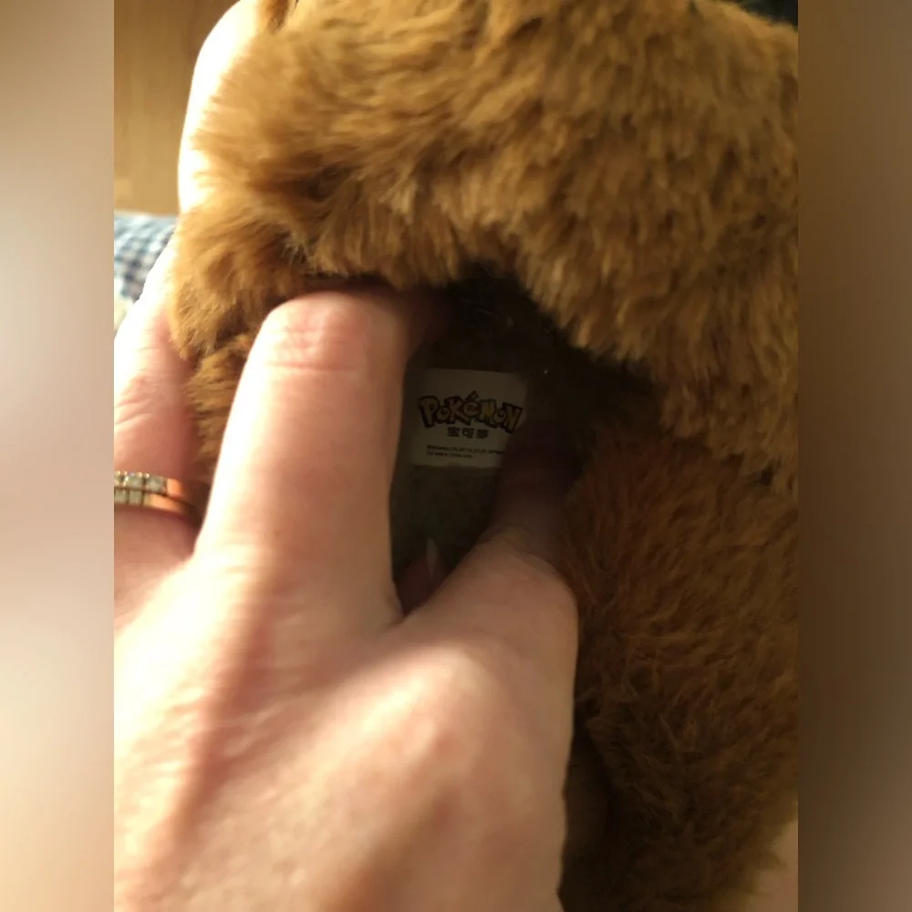 Pokémon Eevee plush slippers - Picture 2 of 8